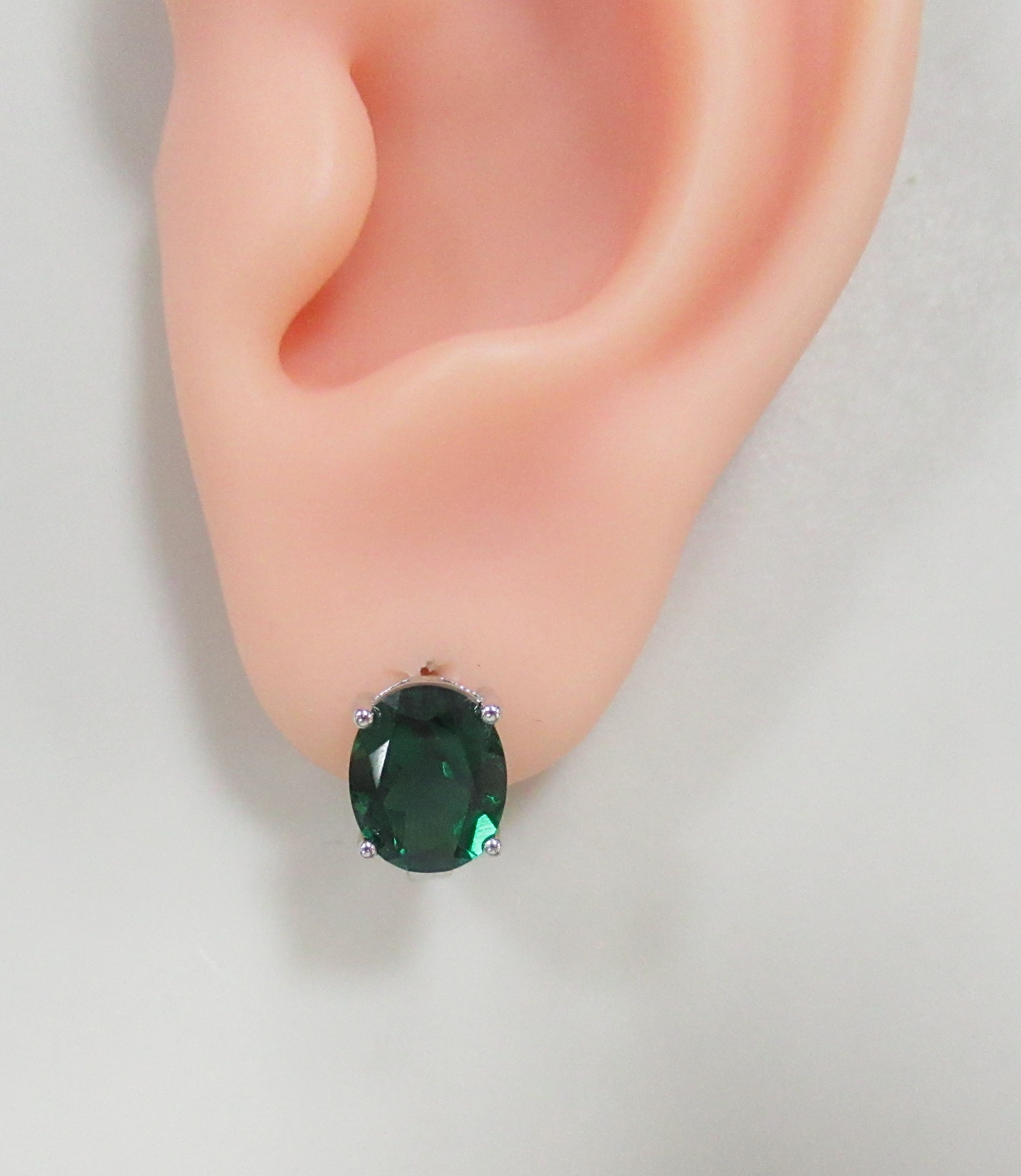 Серебряные серьги с выращенными изумрудами